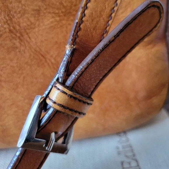 Vintage Etienne Aigner leather purse. - Picture 7 of 12